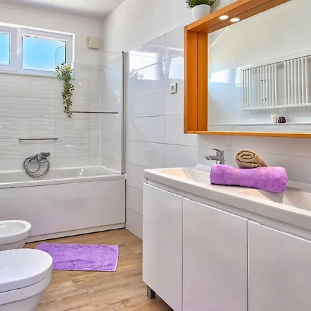 Immortelle Nyaraló *